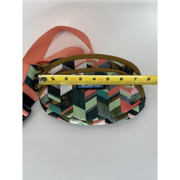 KAVU Spectator Waist Pack Belt Bag Padded Back Adjustable Straps Hike Multicolor - Picture 3 of 6